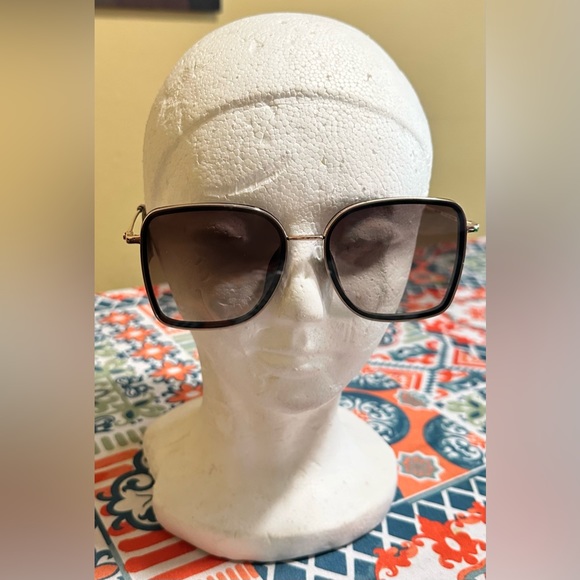 Helen Keller Embrace Leopard Hug You Sunglasses H2216 N06 Genuine New with/Tags - Picture 2 of 16